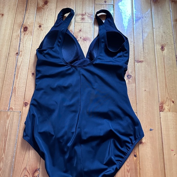 Jantzen Krinkle One Piece Swimsuit - Picture 3 of 6